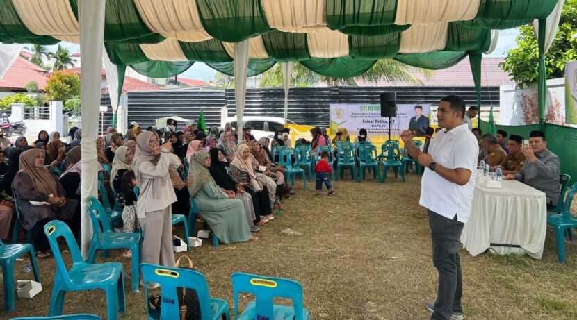 Anggota DPRK Banda Aceh Faisal Ridha ST saat kegiatan reses I masa persidangan II Tahun 2025 daerah pemilihan Dapil IV Kecamatan Jaya Baru dan Banda Raya di Gampong Lamteumen Timur Selasa 25022025FOTOHUMAS