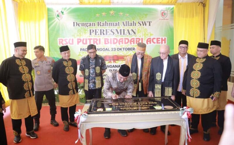 Bupati Aceh Besar H Muharram Idris menandatangani prasasti peresmian RSU Putri Bidadari Aceh di Jalan Soekarno Hatta Gampong Lamreung Kecamatan Darul Imarah Kabupaten Aceh Besar Kamis 23102025 FOTOPROKOPIM ACEH BESAR KETIKKABARcom Bupati Aceh Besar H Muharram Idris menandatangani prasasti peresmian RSU Putri Bidadari Aceh di Jalan Soekarno Hatta Gampong Lamreung Kecamatan Darul Imarah Kabupaten Aceh Besar Kamis 23102025 FOTOPROKOPIM ACEH BESAR