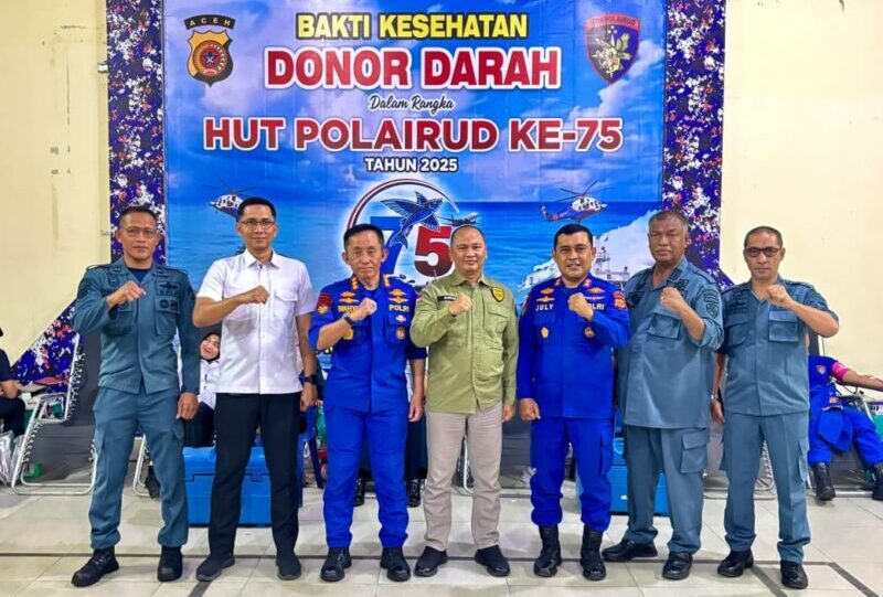 Ditpolairud Polda Aceh menggelar bakti kesehatan Bakkes berupa donor darah dalam rangka memperingati Hari Ulang Tahun HUT ke 75 Polairud tahun 2025 di Mako Ditpolairud Polda Aceh Lampulo Kota Banda Aceh pada Rabu 12112025Foto HUMAS POLDA ACEH